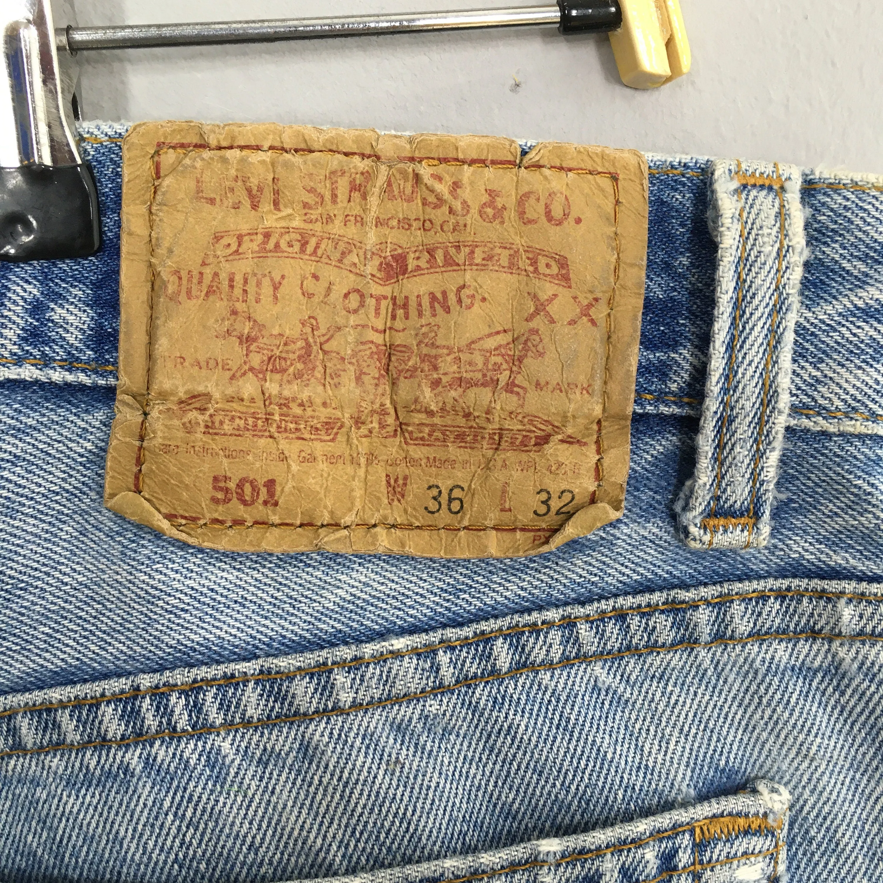 Levi's 501 Blue Faded Dirty Jeans Size 34x32